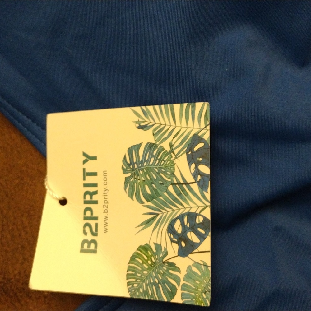 Swimsuit - Picture 2 of 4